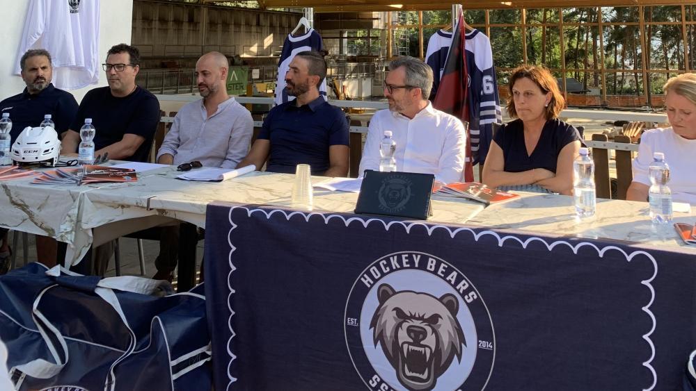 Am Montagabend wurde das neue Leiferer Eishockey-Projekt vorgestellt. © SSV Leifers Hockey Bears