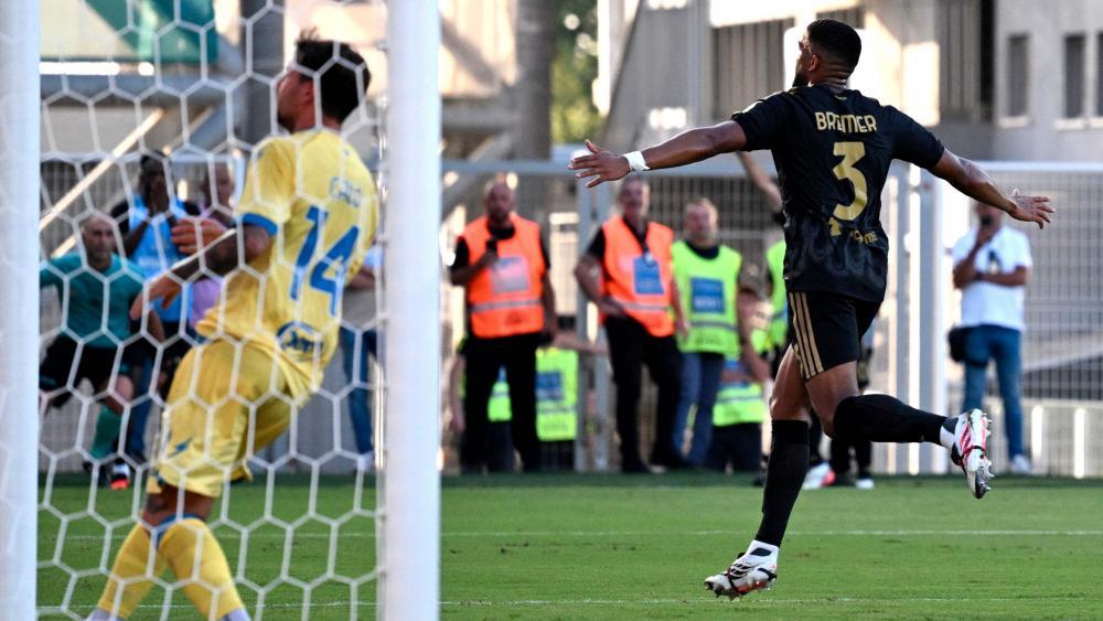 Bremer dreht jubelnd ab: Der Juventus-Verteidiger traf gegen Frosinone zum Sieg. © APA/afp / ANDREAS SOLARO
