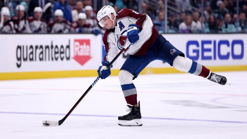 Cale Makar verdient bei den Avs ab sofort ein Rekordgehalt. © APA / STEPH CHAMBERS