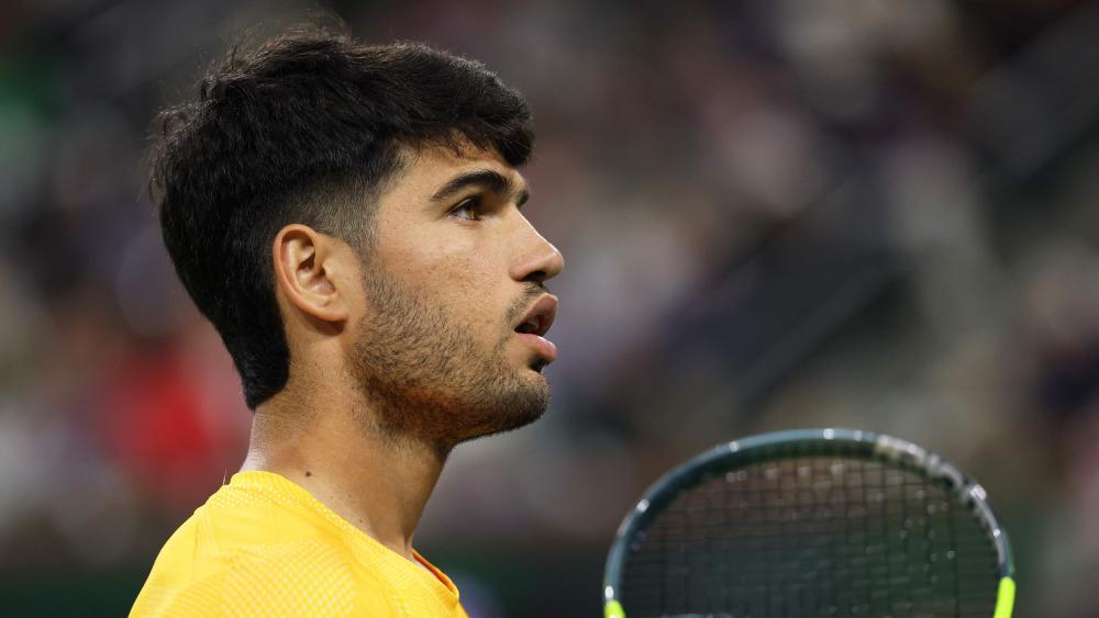 Carlos Alcaraz gibt in Kürze sein Comeback. © APA / CLIVE BRUNSKILL