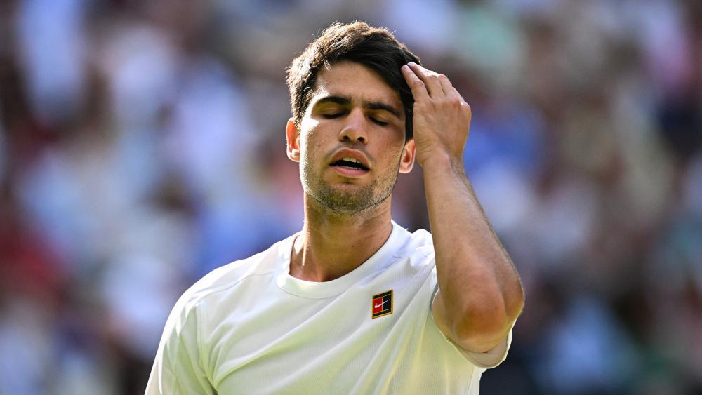 Carlos Alcaraz muss weiter pausieren. © AFP / KIRILL KUDRYAVTSEV