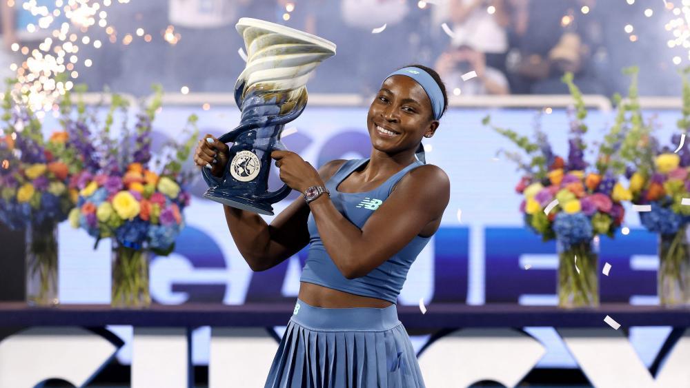 Cincinnati-Siegerin Coco Gauff ist in den USA ein gefeierter Star. © APA / MATTHEW STOCKMAN