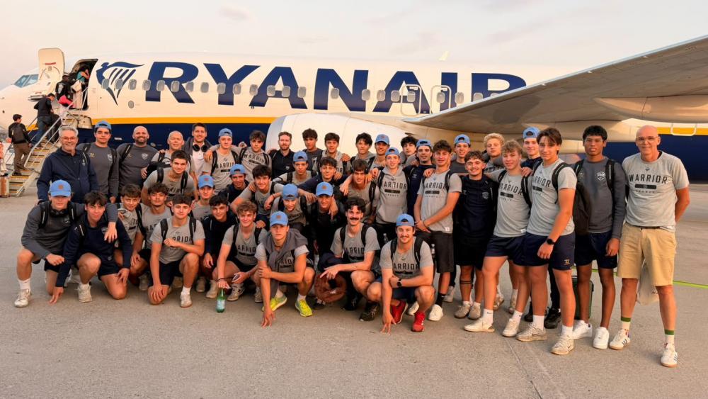 Die Alps Ice Academy vor dem Abflug nach Schweden.