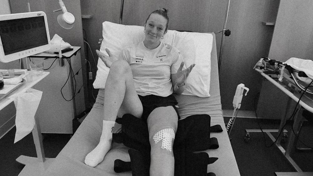 Dieses Foto postete die Ski-Hoffnung aus dem Krankenhauszimmer. © Instagram/Daria Zurlinden