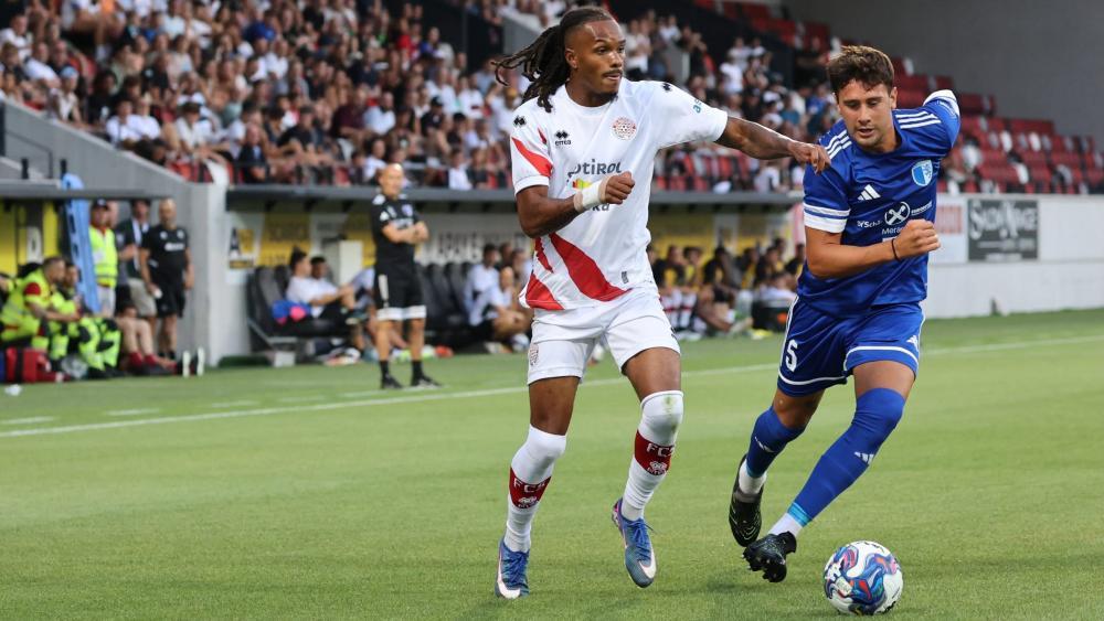 Francesco Del Bello (rechts/gegen FCS-Profi Vasco Lopes) ist ein neuer Innenverteidiger bei Obermais. © A. Giacomelli