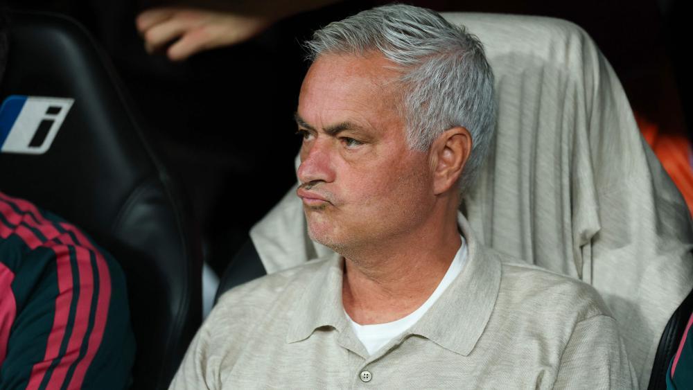 Jose Mourinho feierte zwar einen Sieg, dennoch waren nicht alle Fans glücklich. © APA/afp / THOMAS COEX