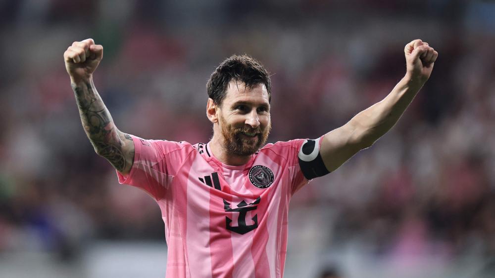 Lionel Messi kann es nicht lassen. © APA / CARMEN MANDATO