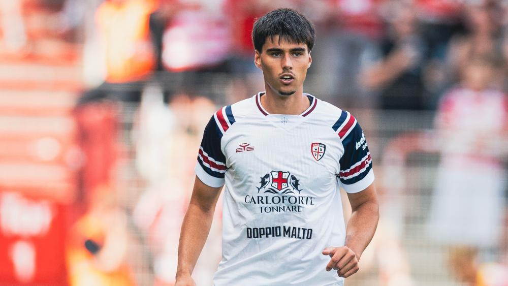 Raphael Kofler im Trikot seines neuen Klubs. © Instagram/cagliaricalcio