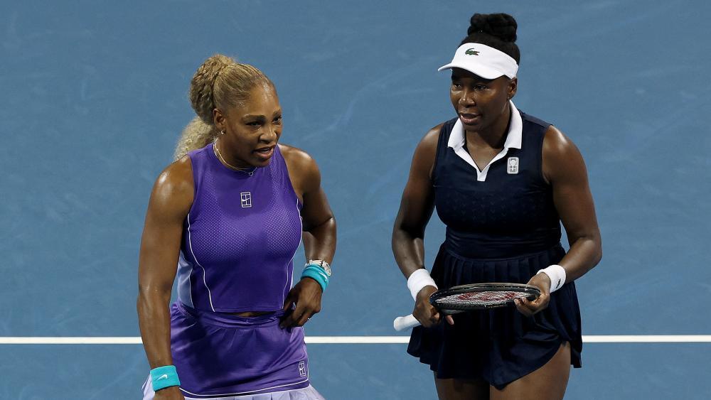 Serena (links) und Venus Williams. © APA / MATTHEW STOCKMAN