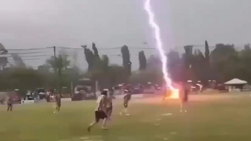 Ein Fußballer wurde vom Blitz getroffen und starb.
