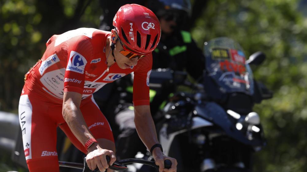 Tadej Pogacar muss den Traum vom erstmaligen Vuelta-Triumph zumindest verschieben. © ANSA / Javier Lizon