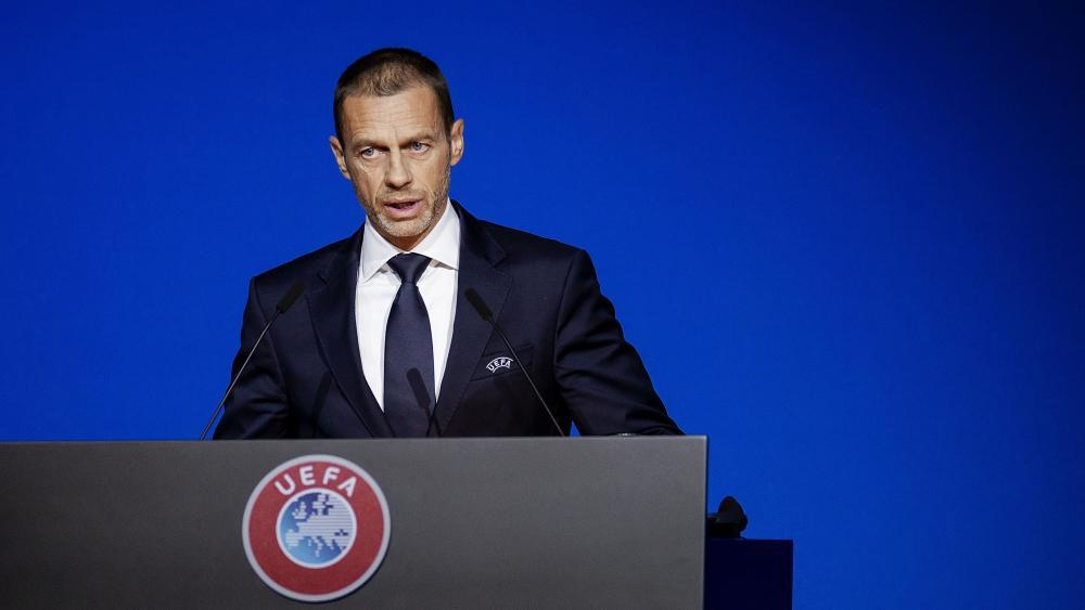 UEFA-Chef Aleksander Ceferin will hart gegen Gianni Infantino vorgehen. © APA/afp / ROBIN VAN LONKHUIJSEN