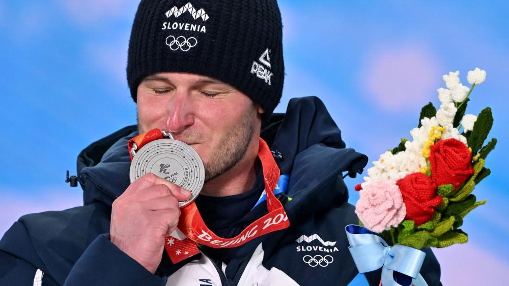 Vize-Olympiasieger Tim Mastnak in großer Trauer. © AFP / BEN STANSALL