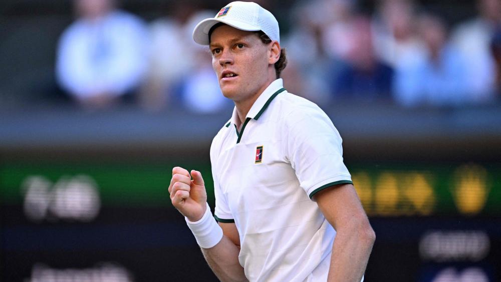 Wann kehrt Jannik Sinner wieder auf die Tennis-Bühne zurück? © APA/afp / KIRILL KUDRYAVTSEV