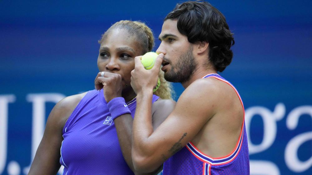 Zwei große Namen: Serena Williams und Carlos Alcaraz © APA/afp / TIMOTHY A. CLARY
