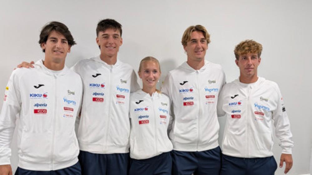 Alex Weis, Mattia Cona, Lara Pfeifer, Maxi Figl, Nicolò Toffanin (v.l.) bei der Vorstellung in Bozen. © Plopp