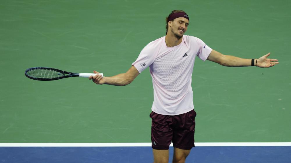 Alexander Zverev ist ins Halbfinale der US Open eingezogen. © ANSA / BRIAN HIRSCHFELD