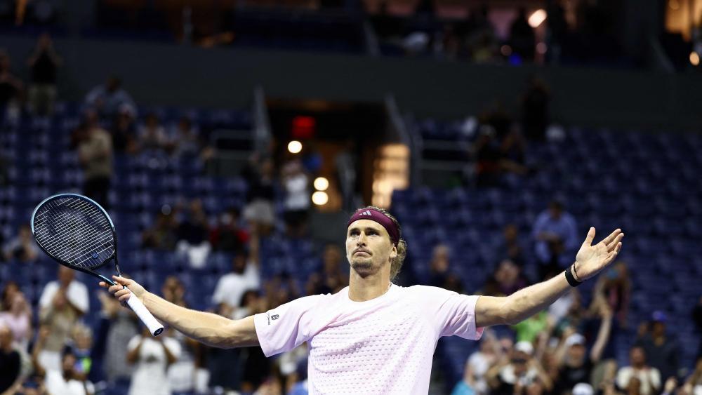 Alexander Zverev zitterte sich weiter. © APA/afp / CHARLY TRIBALLEAU