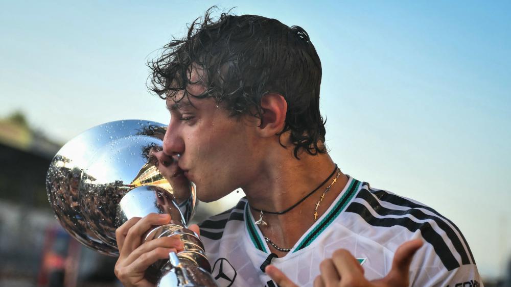 Andrea Kimi Antonelli hat große Ziele. © APA/afp / MARCO BERTORELLO