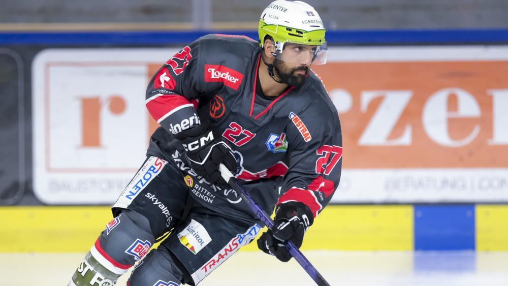 Angelo Miceli und die Rittner Buam nehmen den HC Meran ins Visier. © Max Pattis