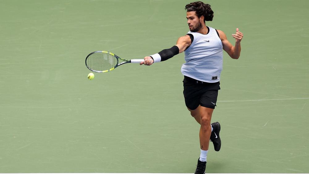 Carlos Alcaraz ist auf Kurs. © APA / SARAH STIER