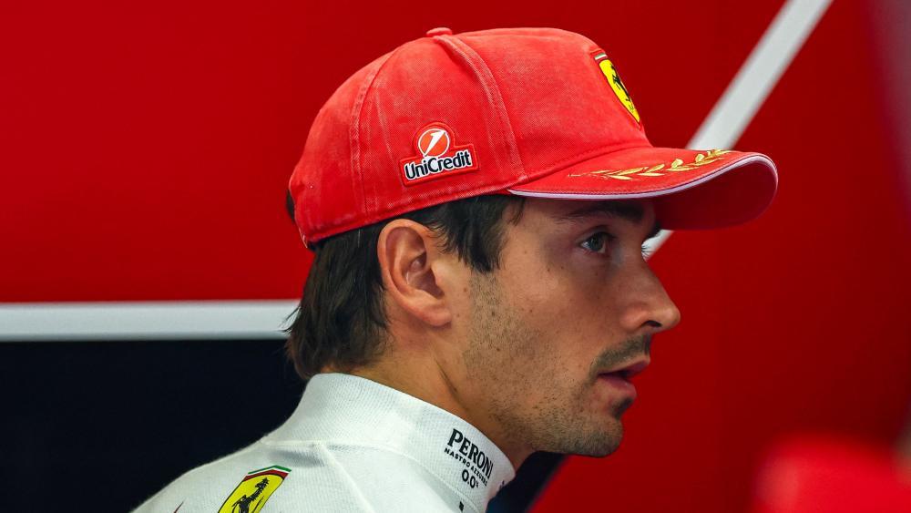Charles Leclerc hat ein gebrauchtes Wochenende hinter sich. © APA/afp / ANNA SZILAGYI