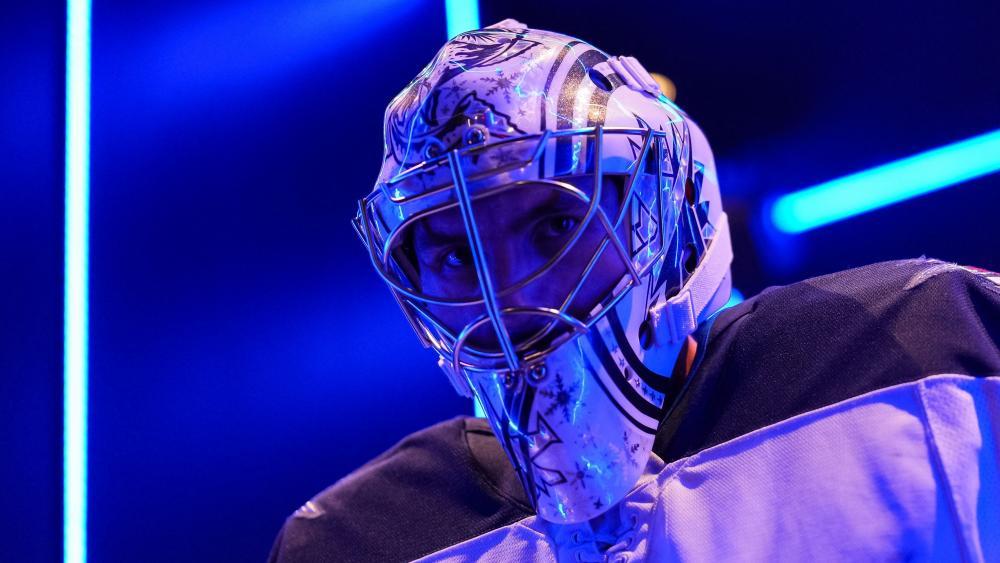 Connor Hellebuyck steht im Zentrum einer Transferposse. © APA / CHRIS TANOUYE