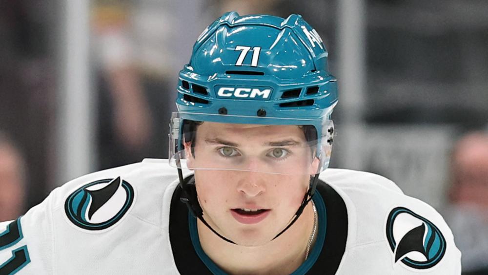 Das neue Gesicht der NHL: Macklin Celebrini © APA / ETHAN MILLER