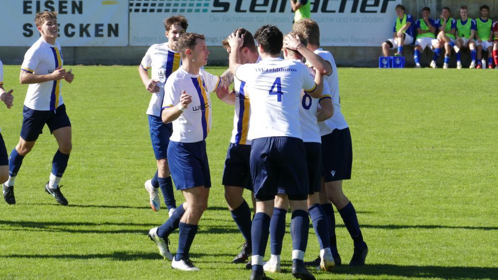 Großer Jubel bei den Feldthurns-spielern nach dem 5:1-Heimsieg.