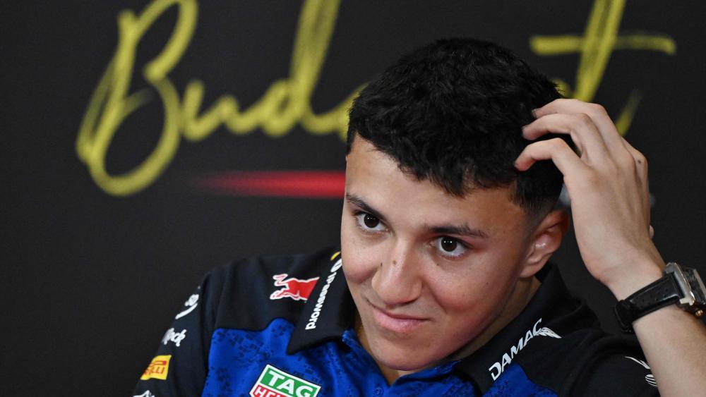 Isack Hadjar verlängerte bei Red Bull. © APA/afp / ATTILA KISBENEDEK