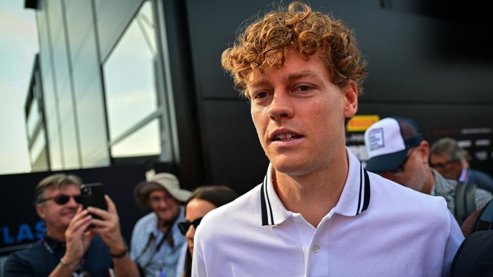Jannik Sinner bereitet sich derzeit auf sein Comeback vor. © AFP / ANDREJ ISAKOVIC