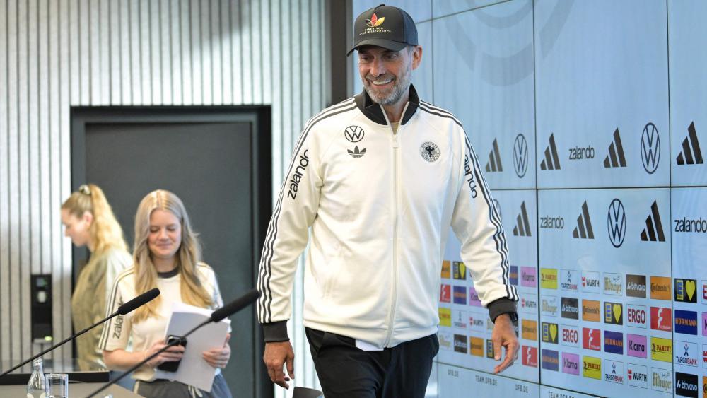 Jürgen Klopp stellte seine erste Spielerauswahl vor. © APA/afp / HANNES P. ALBERT