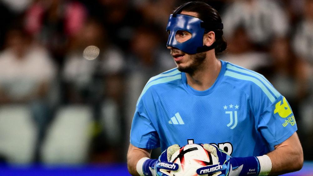 Juve-Keeper Kamil Grabara hat sich schwer verletzt. © APA/afp / MARCO BERTORELLO