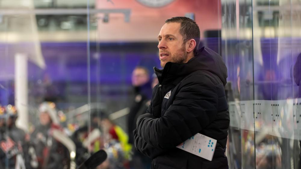 Meran-Trainer Christian Borgatello empfängt Meister Gröden. © BK Photo