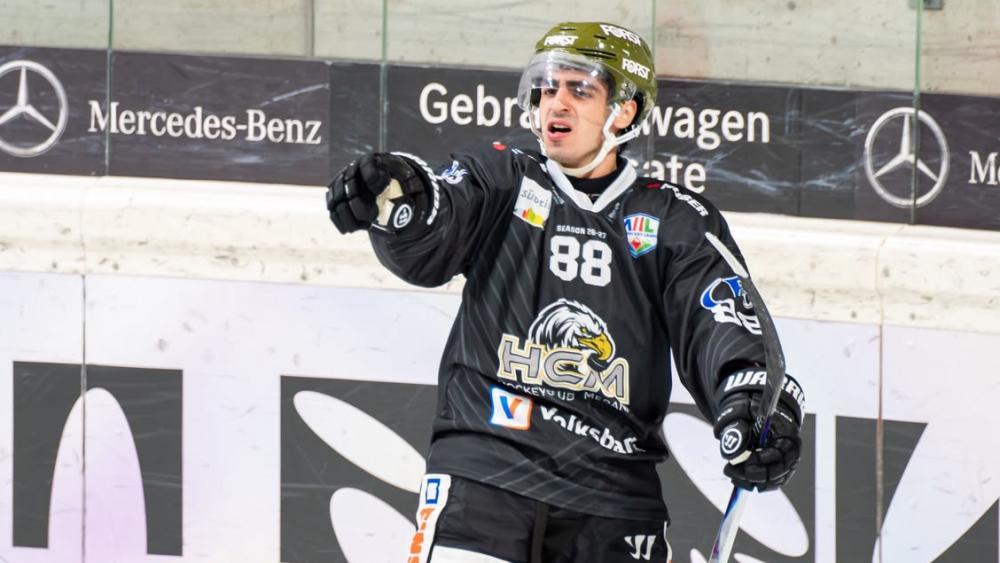 Michael Levin lässt sich feiern. Er war neuerlich Merans Matchwinner. © BK Photo