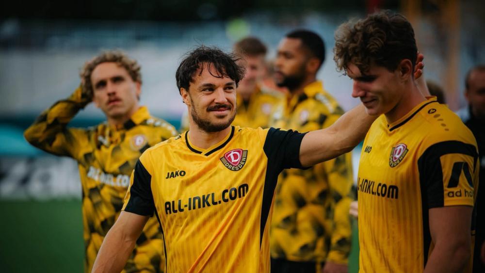Simon Straudi (links) zeigte bei seinem Startelf-Debüt für Dynamo Dresden auf. © Dynamo Dresden