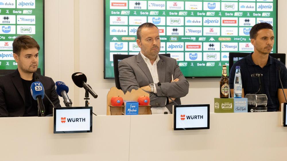 Sportdirektor Matteo Lovisa, Geschäftsführer Dietmar Pfeifer und der Technische Direktor Hannes Fink (von links) erklärten die Transferstrategie.