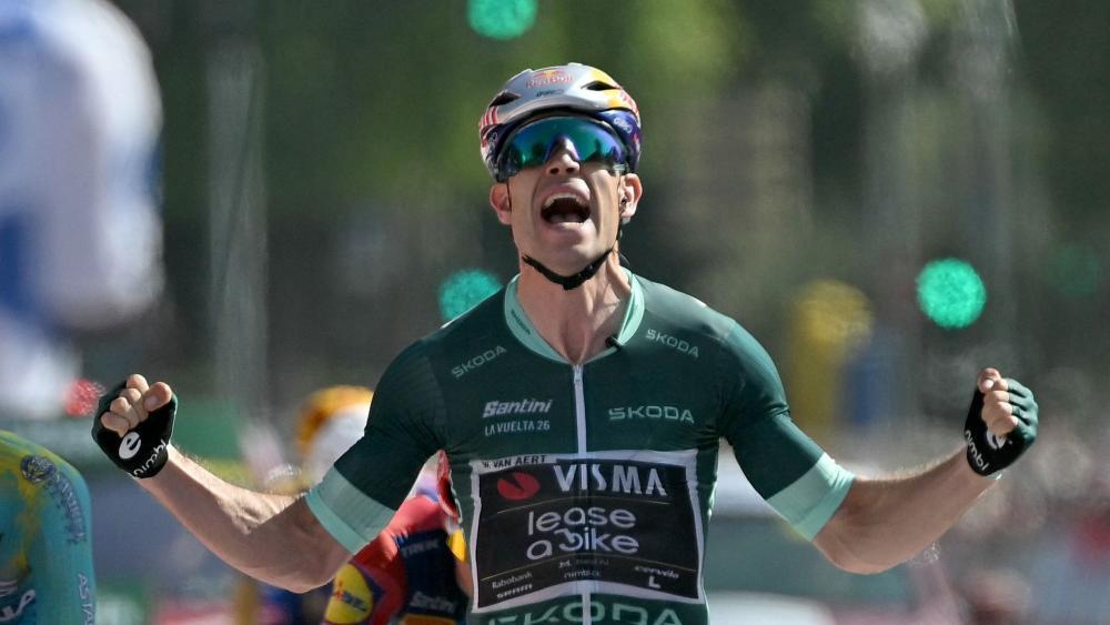 Wout van Aert  passierte als Erster die Ziellinie. © APA/afp / JORGE GUERRERO