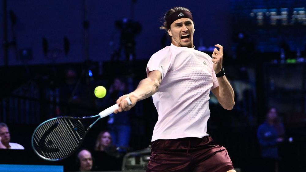 Alexander Zverev hatte zum Wien-Auftakt unglaublich viel Mühe. © APA/afp / JOE KLAMAR