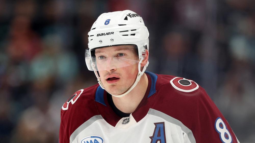 Cale Makar im Glück. © GETTY IMAGES NORTH AMERICA / STEPH CHAMBERS