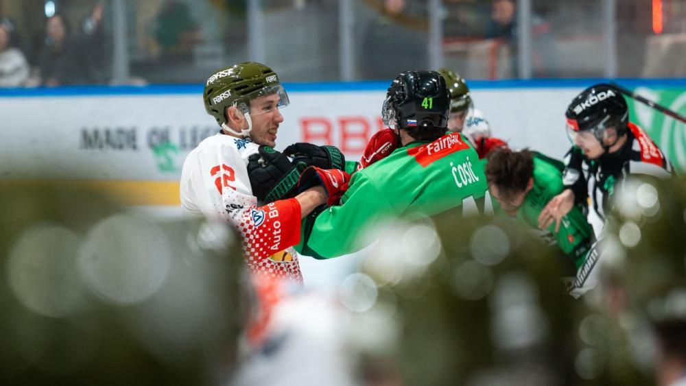 Carmine Buono (links) musste sich mit dem HCB oft wehren. © DOMEN JANCIC