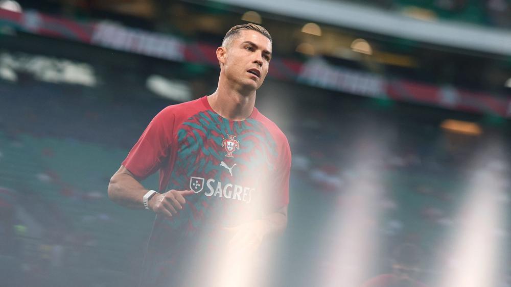 Cristiano Ronaldo bekam eine kuriose Strafe. © APA/afp / PATRICIA DE MELO MOREIRA