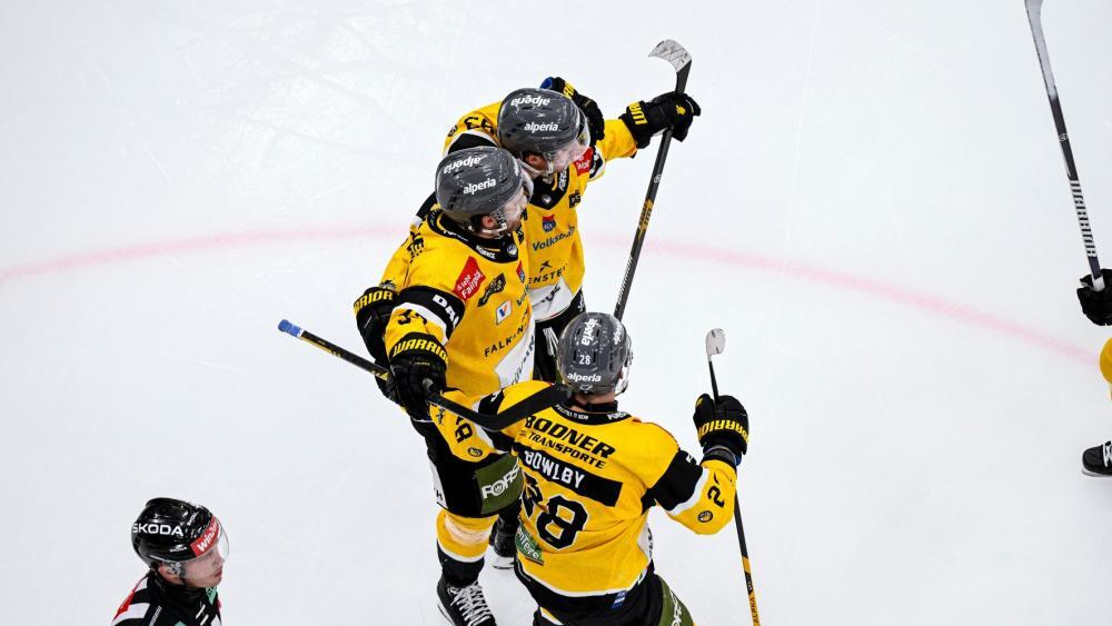 Der HC Pustertal jubelt über den Sieg gegen Fehervar.