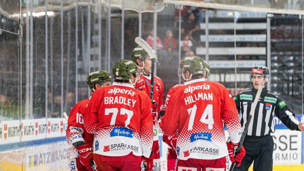 Die Bozner Cracks jubeln über den Sieg. © Loris Bregolato / HCB