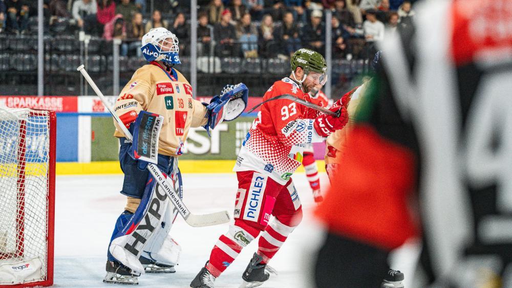 Die Bozner Cracks rauschten ihrem langjährigen Mitspieler Sam Harvey um die Ohren. © Loris Bregolato