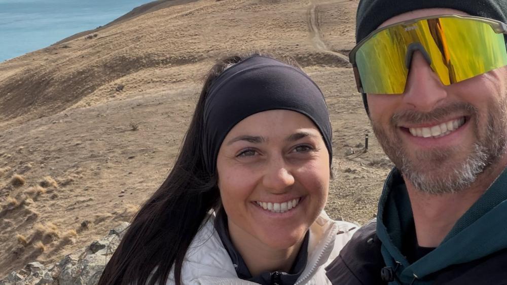 Eine ÖSV-Läuferin und ihr Trainer: Sie hatten Grund zur Freude. © Instagram