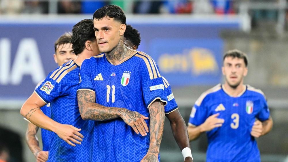 Gianluca Scamacca hat den ersten Treffer des Abends erzielt. © APA/afp / ALBERTO PIZZOLI
