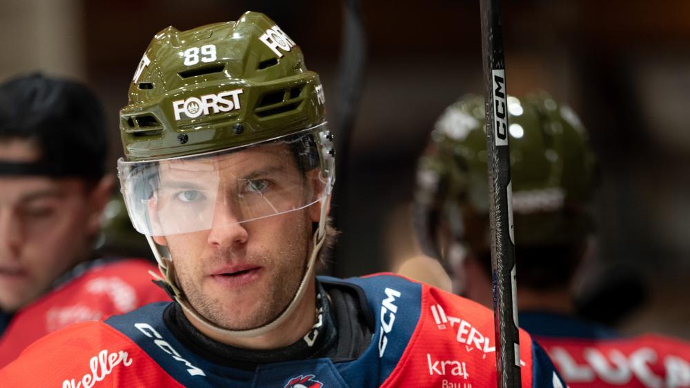 Hannes Kasslatter spricht über das Spiel gegen die Rittner Buam. © RK Photography