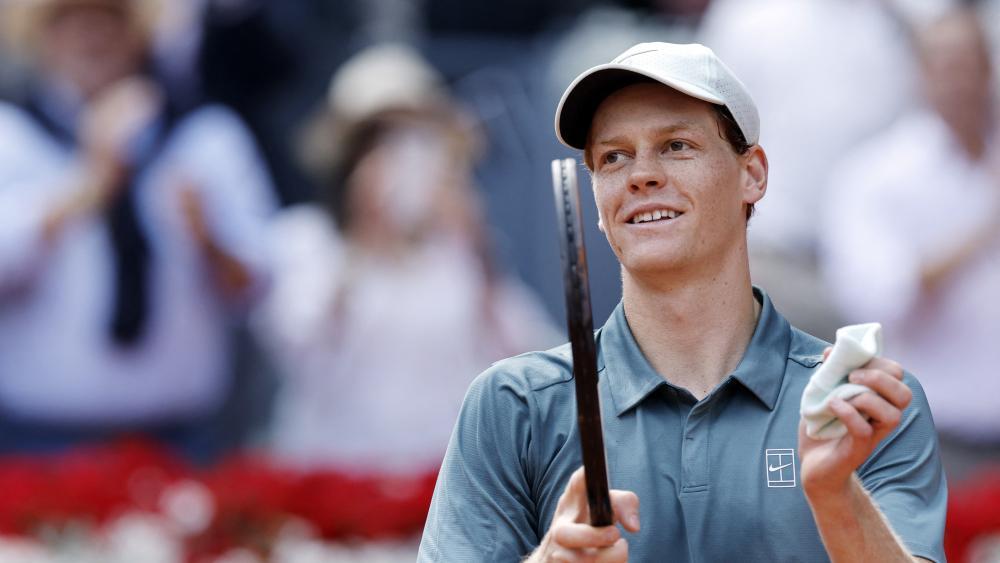 Jannik Sinner hat einen neuen Trainer gefunden. © AFP / OSCAR DEL POZO