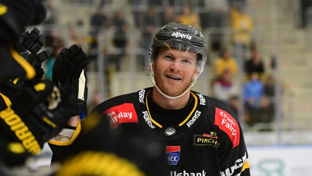 Josh Wesley und der HC Pustertal kämpfen gegen Salzburg um den Sieg.